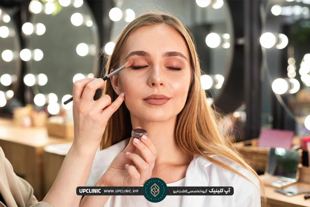 آرایش کردن خانمی بعد از کاشت ابرو
