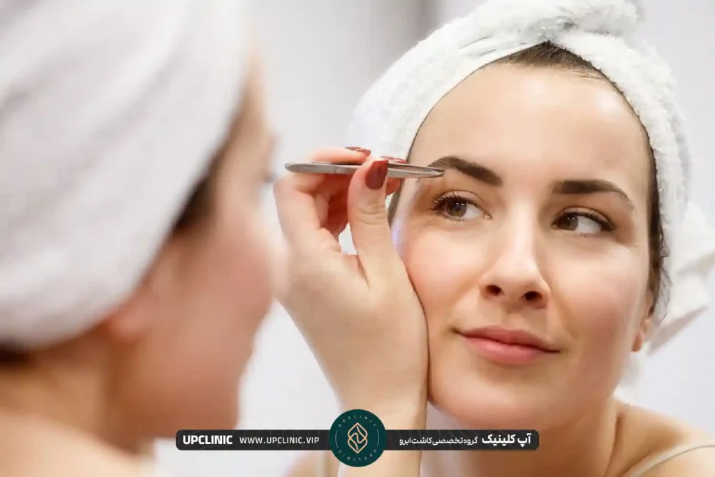 خانمی در حال اصلاح ابروهای خود | قیچی زدن ابرو بعد از کاشت