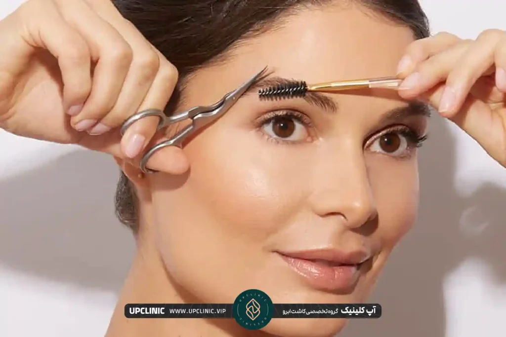 قیچی زدن ابرو بعد از کاشت توسط یک خانم برای خود