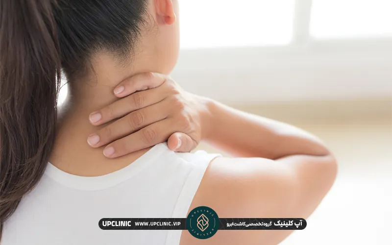 زیباجویی که دچار درد پشت سر بعد از کاشت ابرو شده